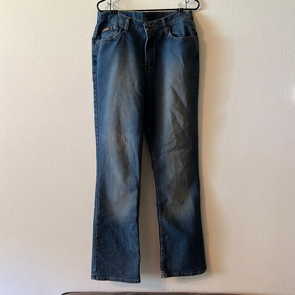 Women’s bootcut jeans. Riders.